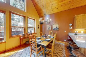 North Tahoe Chalet with Private Garage - Walk to Donner Lake