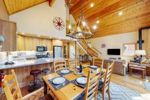 North Tahoe Chalet with Private Garage - Walk to Donner Lake