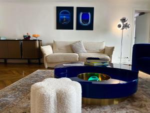 Sublime appartement 6P Champs-Elysées, Montaigne