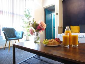 Tudors eSuites One Bedroom Apartment #6StP