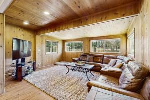 Edgewood Retreat - Hot Tub Golf Course Views & Walk to Stateline