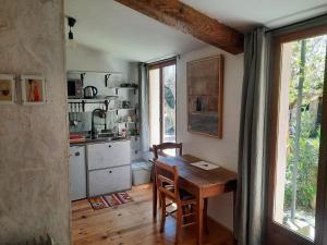Petit studio avec jardin à 10 mn dAvignon