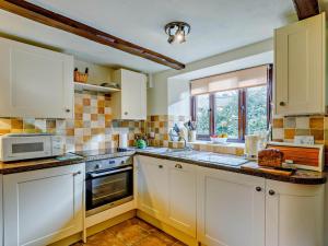 1 Bed in Lyme Regis oc-90145