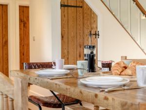 3 Bed in Brecon oc-88139