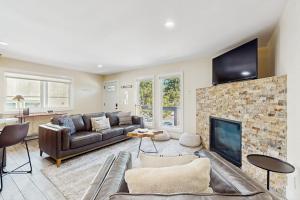 Dog-friendly mountain condo with washer&dryer sleeps 2