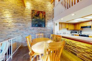 Townhome with pool sauna tennis private hot tub & foosball sleeps 8