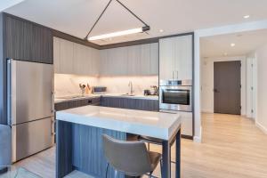 Seaport Retreat - Rooftop Pool & Gym