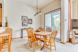 Mountain lodge with hot tub & pool - close to golf & skiing