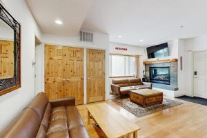Condo Near Ski Resorts with Fireplace Pool Spa Sauna washer&dryer
