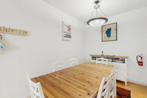 Condo Near Ski Resorts with Fireplace Pool Spa Sauna washer&dryer