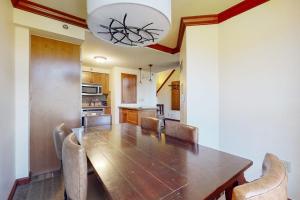 Everline Resort & Spa Ski-in-ski-out condo with elevator pool hot tub & spa