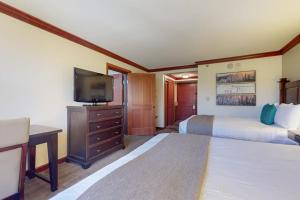 Everline Resort & Spa Ski-in-ski-out condo with elevator pool hot tub & spa