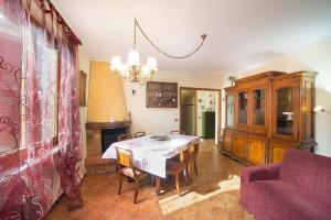 Casa Carla-con giardino,vicino al centro e lago AC