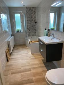 Luxury 4 bed house in Killarney Town free parking