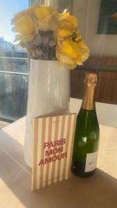 Romantic Balcony Studio near Arc de Triomphe