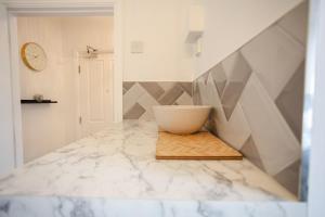 Stylish 3BR Apartment Newport Near M4 Free Parking on site