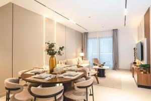 Stylish 3 BR with Prime location