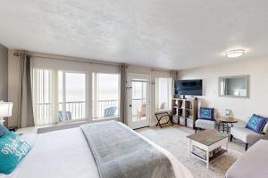 Stylish Escape with Shared Pool Direct Beach Access Private Balcony & Ocean View