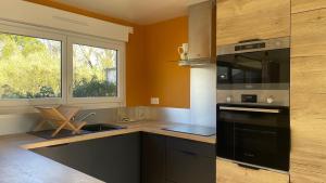 Spacious bungalow with heated pool and jacuzzi