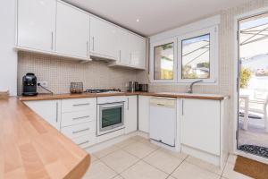 Sunny & Tranquil 2 Bedroom Villa - Pool - Lounge - Scenic View