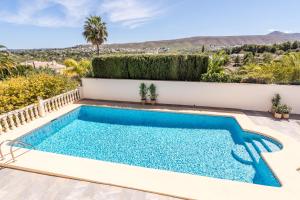 Sunny & Tranquil 2 Bedroom Villa - Pool - Lounge - Scenic View
