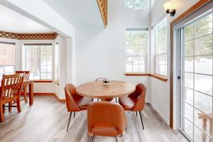 Welcoming lake retreat with private hot tub games & fireplace - dog-friendly