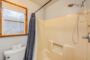 Mountain home with wood stove W&D & propane heat - near lifts & trails