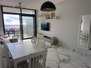 Sunset Sailors Sky & Sea Retreat