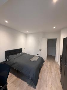 Best Cozy double bedroom with shared bathroom in brent