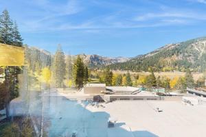 Lovely Ski-in-ski-out condo at Squaw Creek with stunning valley & mountain view