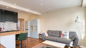 Spacious 3 bedroom flat short walk to South Kensington