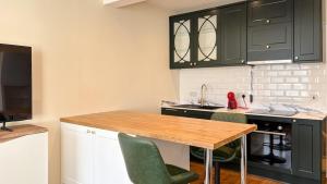 Spacious 3 bedroom flat short walk to South Kensington