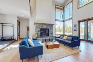 Grays Crossing Estate - Chefs Kitchen 3-Car Garage & Huge Wraparound Deck