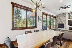 Cozy & contemporary townhome with two decks - close to town & outdoor fun