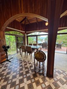 Refugio y confort frente al Lago Arenal