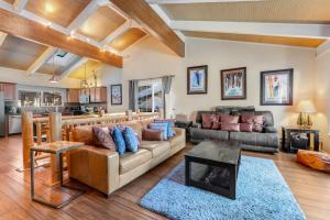 Dog-friendly mountain getaway near skiing & lake with water views & private balcony