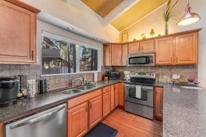 Dog-friendly mountain getaway near skiing & lake with water views & private balcony