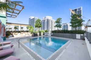 Stylish Downtown Condo with Pool and City Views
