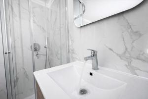 Athens Getaway - Perfect Stay for 4 by ΜΡS