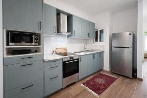 Athens Getaway - Perfect Stay for 4 by ΜΡS