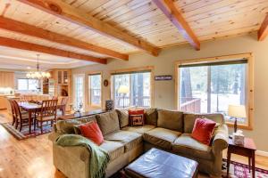 Spacious Lodge Near Donner Lake with Shared Pool & Hot Tub