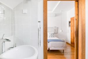 Breathtaking River-City View Two Private Terraces 3 Bedrooms and 3 Bathrooms 17th Century Building Central Bica Chiado District