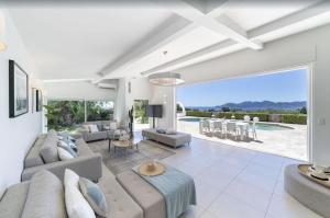 FRGK Contemporary Luxury Villa Panoramic Sea View, Pool & Ultra-Fast Wi-Fi