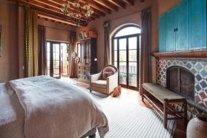 Luxury Hillside Retreat Villa & Panoramic Views