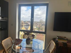 Elegant 2-Bed Apartment near Clapham Common with Roof Terrace