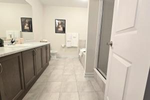 5beds 2800 sqft house, sleeps 11, 18 mins to falls