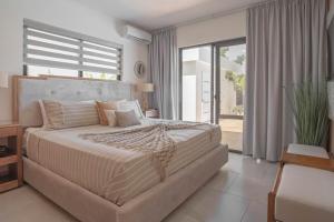 AC in Living Room, Luxury, Guest House