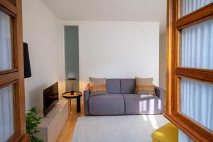 423 Garden ! Breakfast and Lunch Option ! Walk to Porto