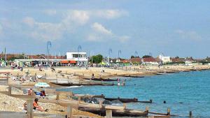 Felpham Garden Chalet