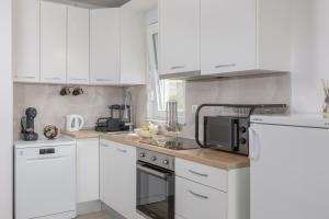 Apartment Sea Breeze with Private Balcony & Garage